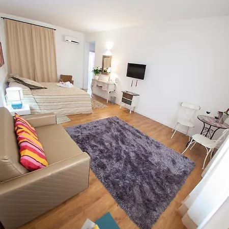 Operetta House Apartment *