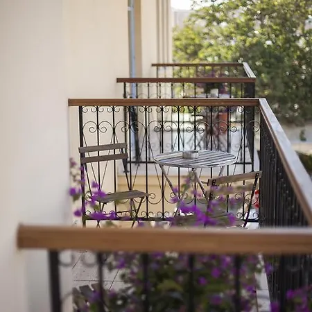 Operetta House Apartment *