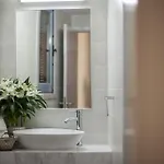 Operetta House Apartment *
